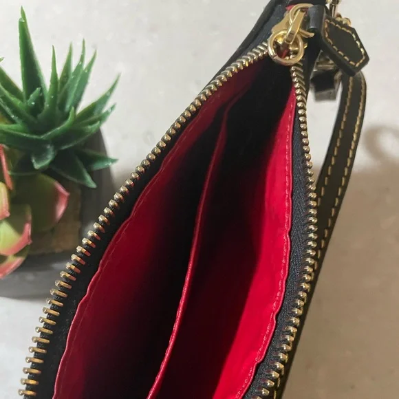 Dooney & Bourke 1975 authentic leather wristlet clutch - Picture 4 of 7